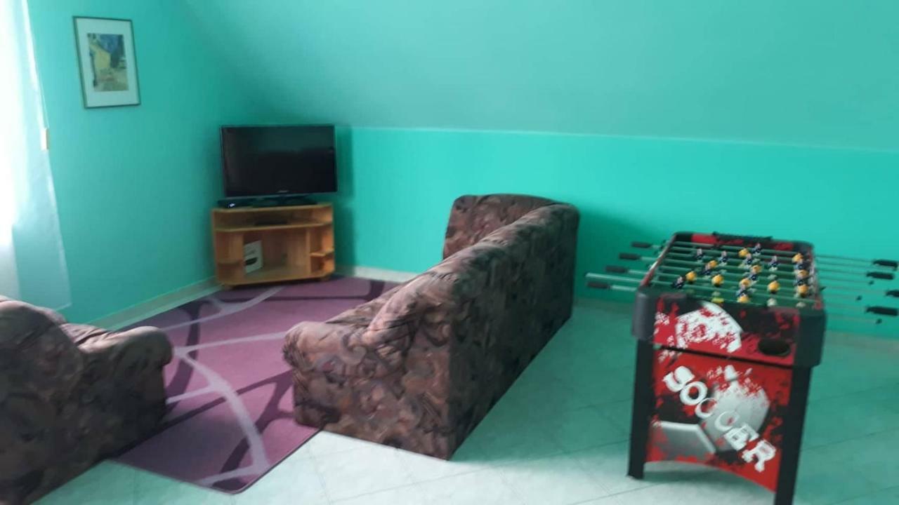 Hotel Baratsagos Haz Emelete à Debrecen Extérieur photo